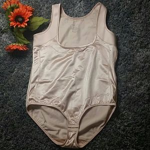 SECRET SOLUTIONS BODY SUIT.26\28 plus